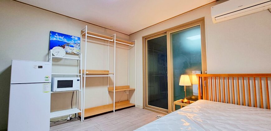 Close to Sinchon, Hongdae Station Cozy Studio Short term also Available!